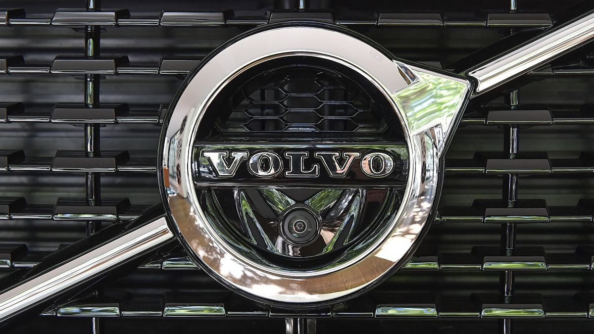 Volvo 2030’a kadar tamamen elektrikli araç üretimine geçme planlarını rafa kaldırdı