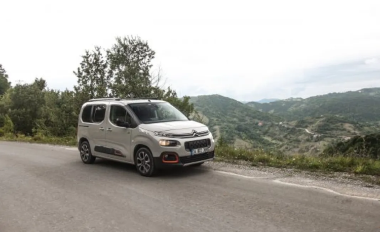 Test Sürüşleri3 yıl önce
																															
															Ulaşım Gündemi Test: Citroen Berlingo
															Ulaşım Gündemi otomobil ve hafif ticari testleri son gaz devam ediyor. Bugün ki konuğumuz  hem konforu yani binek tarafı hemde ticari tarafıyla gözleri ve gönülleri doyuran…