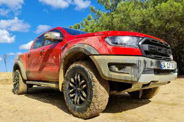 Ford Raptor: Arazinin En İddialı Pick-Up’ı