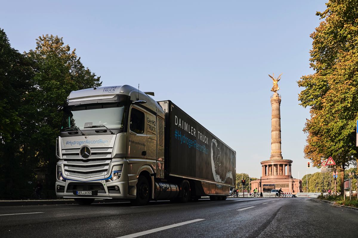 Daimler Truck batarya ve hidrojenli kamyonlarını tanıttı Kaynak: Daimler Truck batarya ve hidrojenli kamyonlarını tanıttı