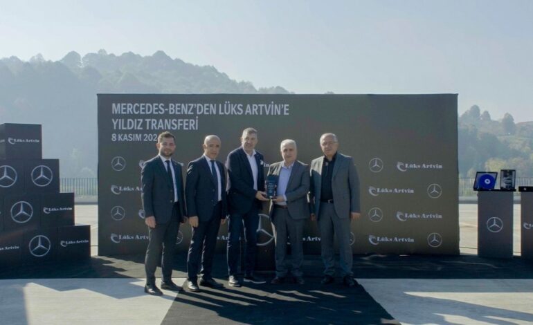 Mercedes’ten Lüks Artvin Seyahat’e 5 Tourismo 16 RHD 2+1 Otobüs Teslimatı