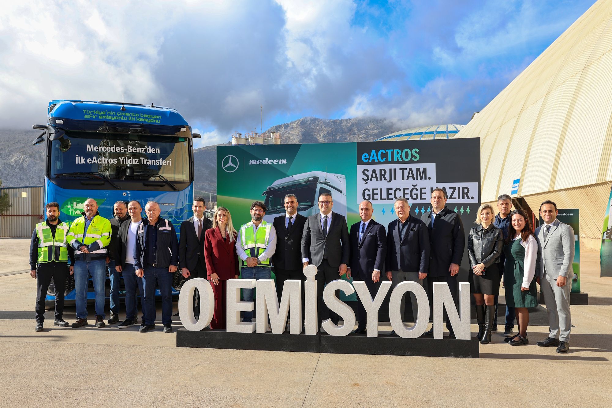 Mercedes-Benz eActros 600 ile Medcem Çimento Grubu, elektrikli araç filosunu güçlendirdi